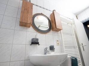 Hair dryer, towels, soap, toilet paper - Sr24 - Apartment 3 in Herten (Herten)