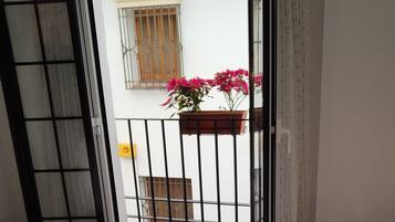 Estudio Deluxe | 2 dormitorios, sistema de insonorización, tabla de planchar con plancha