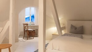 3 soverom, skrivebord, strykejern/-brett og wi-fi (inkludert)