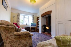 经典村舍, 3 间卧室 | 起居区 | 32-英寸液晶电视（配备数码频道）