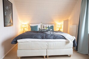 2 bedrooms, desk, iron/ironing board, free WiFi