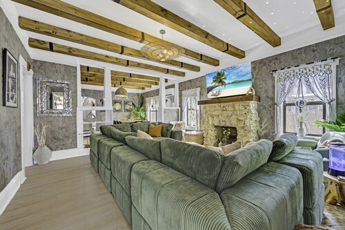 Casa Alaïa | West Brickell | Sleeps 20 | Pool&Spa