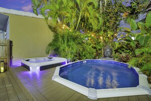 Outdoor spa tub