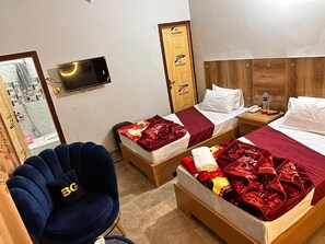 Deluxe Double Room | Soundproofing, iron/ironing board, free WiFi - Hotel Shelton One (Multan)