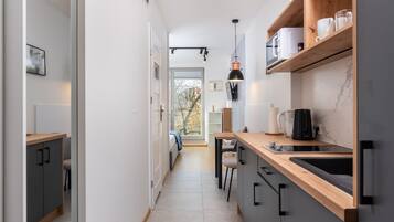 12. Cosy Studio close to the ICE Congress Centre | Cuisine privée | Cafetière/bouilloire, bouilloire électrique
