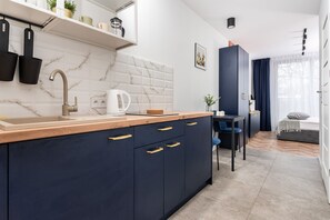 19. Cosy Studio | Debniki | ICE Congress Centre | Private kitchenette | Coffee/tea maker, electric kettle - APARTAMENTY NA DĘBNIKACH (Kraków)