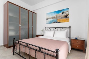1 bedroom, iron/ironing board, travel cot, free WiFi