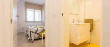 3 chambres, fer et planche à repasser, Wi-Fi gratuit, draps fournis