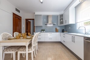 Fridge, microwave, oven, dishwasher