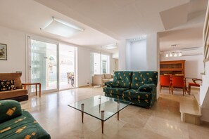 TV - Private Pool · Barbecue · Wi-Fi · M308-086 VILLA POMER (Miami Playa)