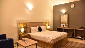 Soundproofing, iron/ironing board, free WiFi