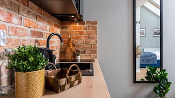 37. Felicjanek | Cocineta privada | Frigobar, microondas, cafetera y tetera y tetera eléctrica