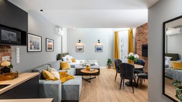 32. Felicjanek | Tabla de planchar con plancha, cunas, wifi gratis y ropa de cama