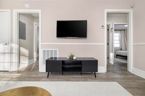 2 chambres, fer et planche à repasser, Wi-Fi, draps fournis