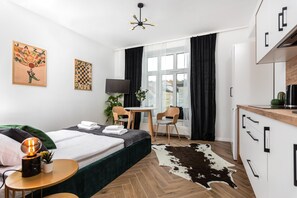 17B. Studio Kalwaryjska | Een strijkplank/strijkijzer, gratis wifi, beddengoed