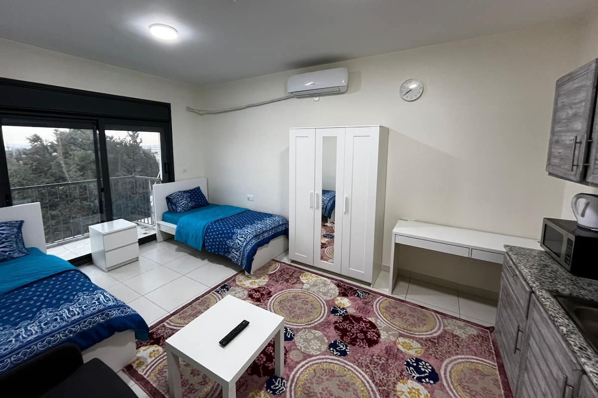 Deluxe Twin Room | Egyptian cotton sheets, premium bedding, pillowtop beds, desk