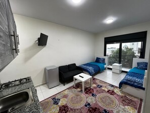 Deluxe Twin Room | Egyptian cotton sheets, premium bedding, pillowtop beds, desk - Durrat al Israa Residence  (Amman)