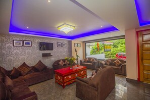 Lobby sitting area - Hotel Hidden Palace (Gangtok)