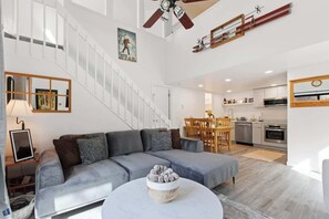 Fernseher, Kamin, Arbeitsbereiche