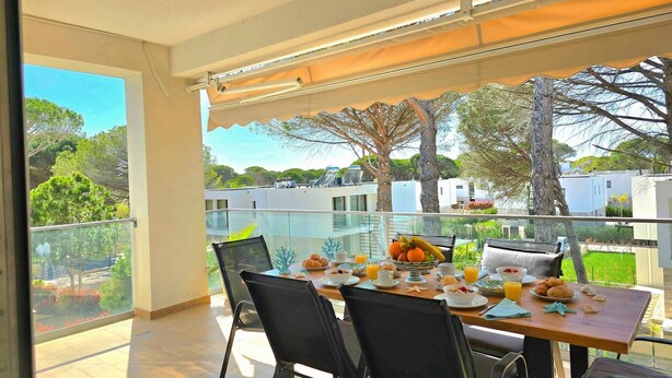 Familienapartment, 2 Schlafzimmer, Balkon (Cozy Apartment in San Pietro Resort) | Speisen im Freien