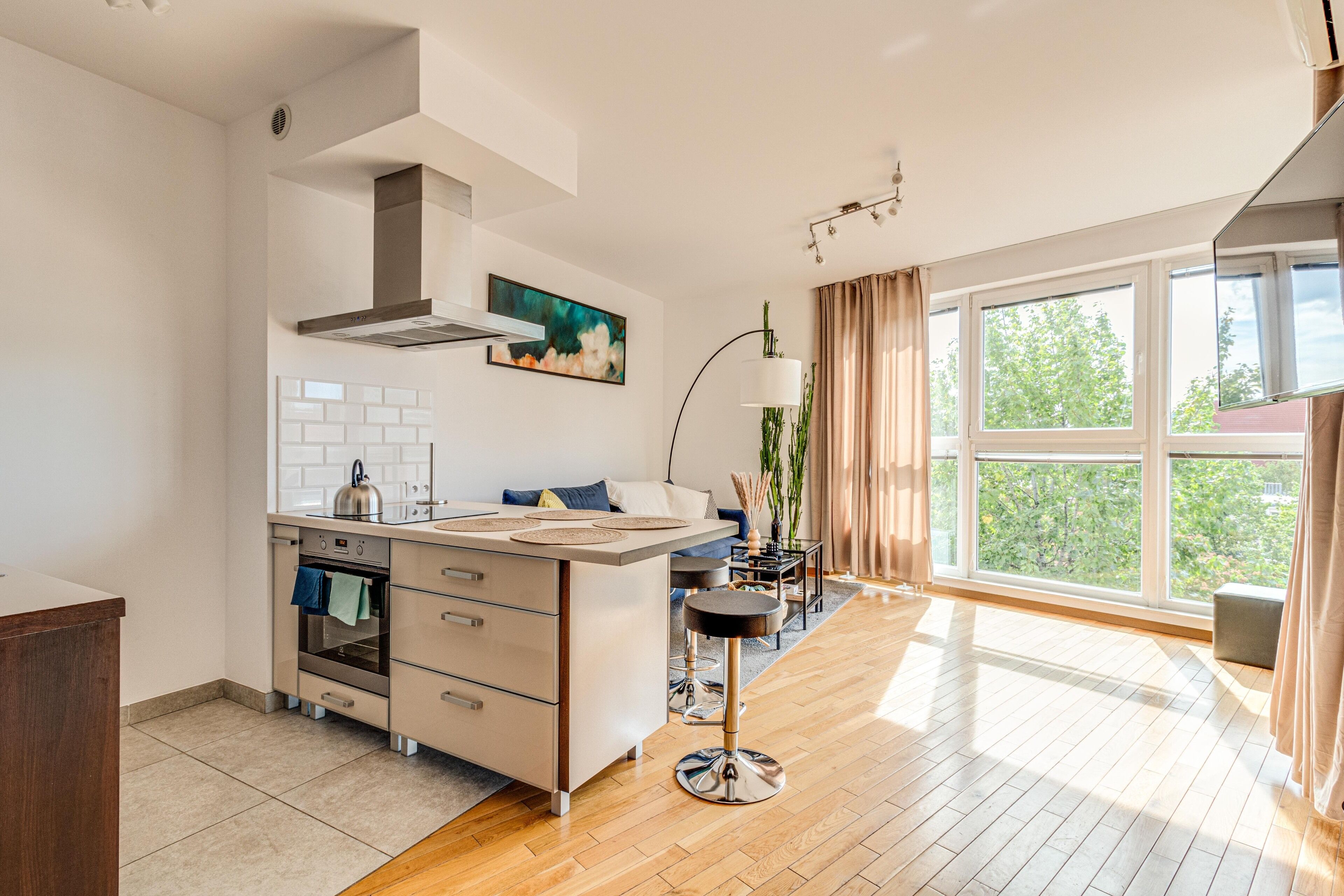 Apartamento luxo | Área de estar | TV de tela plana 37 polegadas com canais digitais