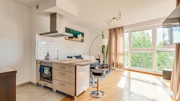 Apartamento luxo | Área de estar | TV de tela plana 37 polegadas com canais digitais