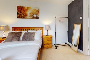 Hus | 4 soverom, skrivebord, strykejern/-brett og wi-fi (inkludert)