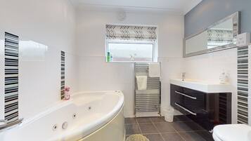House | Bathroom | Separate bathtub and shower, deep-soaking bathtub, hair dryer, towels