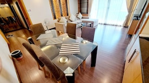Apartemen, 2 kamar tidur, akses difabel, balkon | Tempat makan