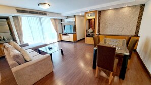 Departamento, 2 habitaciones, con acceso para personas discapacitadas, balcón | Área de sala de estar