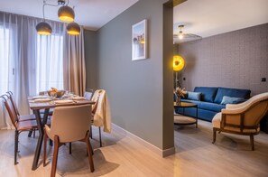 Deluxe Apartment | Living area