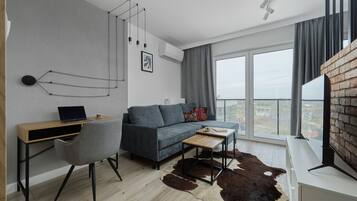 Studio, Balcony | Living area