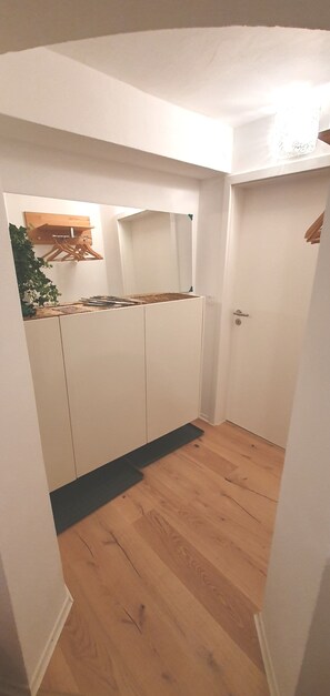 Deluxe studio, 1 queensize bed, niet-roken, kitchenette | Kamervoorziening