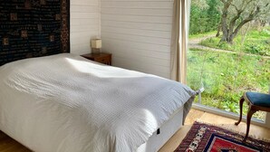 1 bedroom, WiFi (free), bed sheets - Lakeside Hideaway Cabin (Orhangazi)