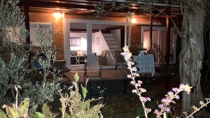 Terrace/patio - Lakeside Hideaway Cabin (Orhangazi)