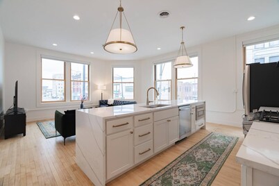 Condo A Gallery Suite - Downtown Marion