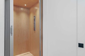 Interior - Heart of Rosemary & Alys | 2 Masters | Sleeps 16 (Watersound)