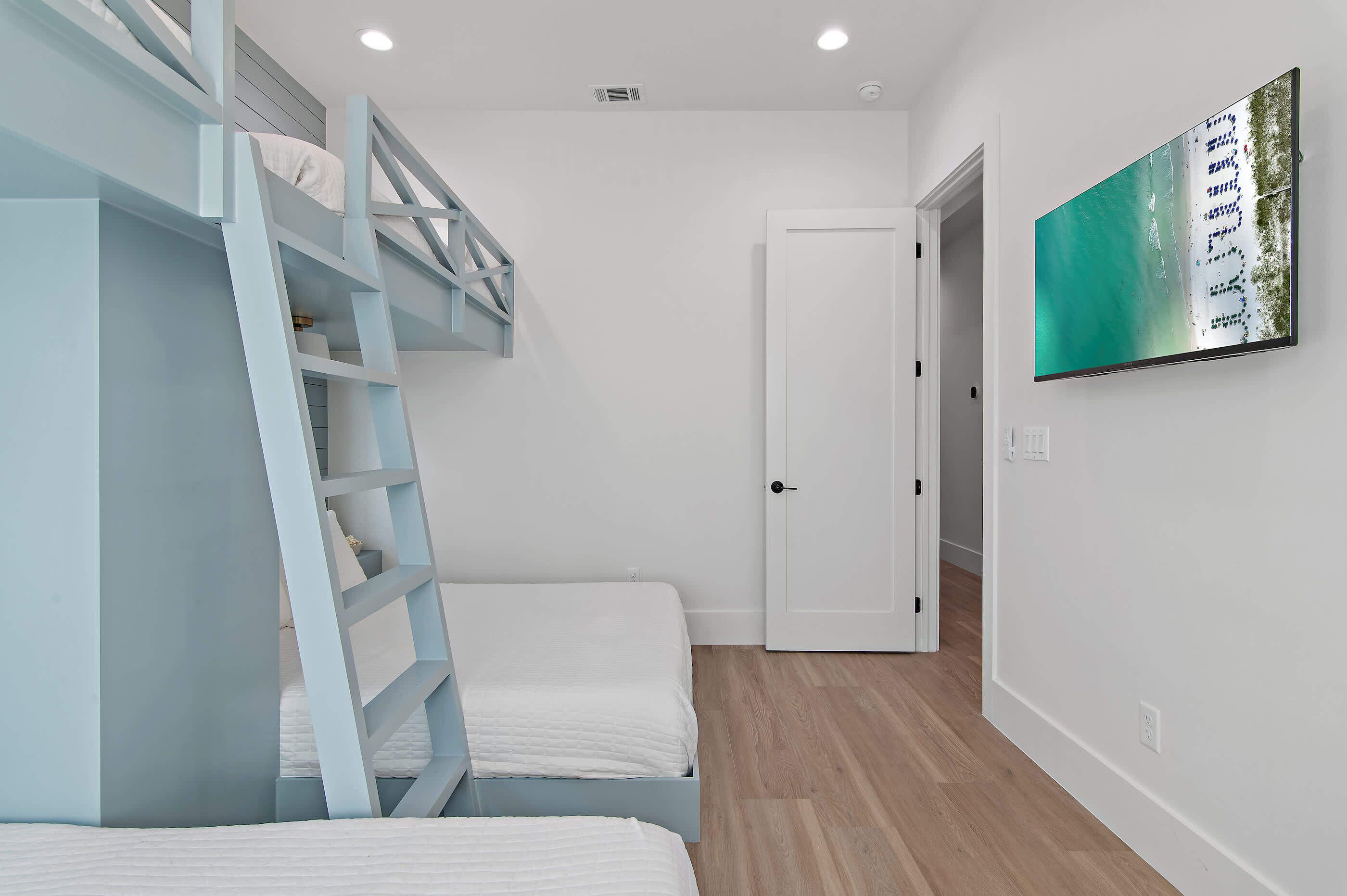 4 slaapkamers, een strijkplank/strijkijzer, reisbedje, wifi