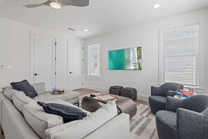 TV - Heart of Rosemary & Alys | 2 Masters | Sleeps 16 (Watersound)