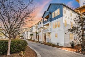 Exterior - Heart of Rosemary & Alys | 2 Masters | Sleeps 16 (Watersound)