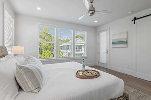 4 chambres, fer et planche à repasser, lit parapluie, Wi-Fi