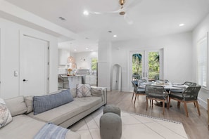 TV - Heart of Rosemary & Alys | 2 Masters | Sleeps 16 (Watersound)