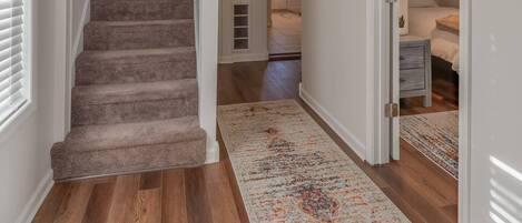 2 chambres, bureau, fer et planche à repasser, lit parapluie