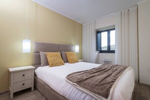2 bedrooms, iron/ironing board, Internet, bed sheets