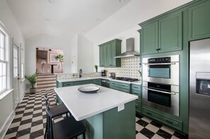 Fridge, microwave, oven, stovetop - Ivy Manor | DT Oasis + Carriage House! (Charleston)