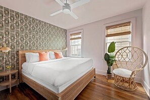 12 bedrooms, desk, iron/ironing board, travel cot - Explore Downtown King St - 12 Bedrooms/7.5 Baths! (Charleston)