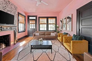 TV, offices - Explore Downtown King St - 12 Bedrooms/7.5 Baths! (Charleston)