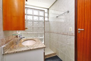 Apartment | Bathroom | Shower - C060 (Rio de Janeiro)
