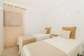 2 bedrooms, iron/ironing board, Internet, bed sheets