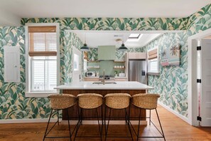 Fridge, microwave, oven, stovetop - Elegant Downtown Charleston - 2 Bedroom / 2 Bath (Charleston)